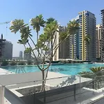 Elegante Vue Parc Et Piscine Au Coeur De Jvc